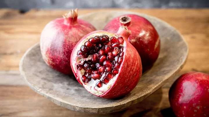 Benefits-of-eating-pomegranate-fasting-2_1_11zon