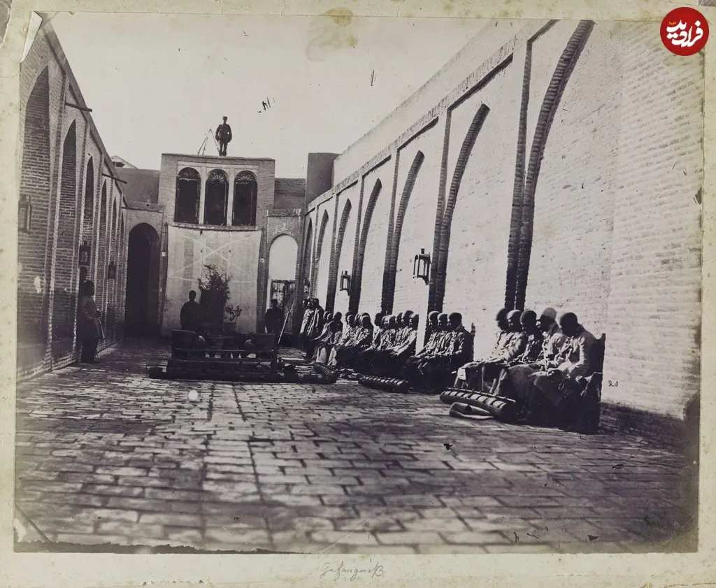 حیاط زندان