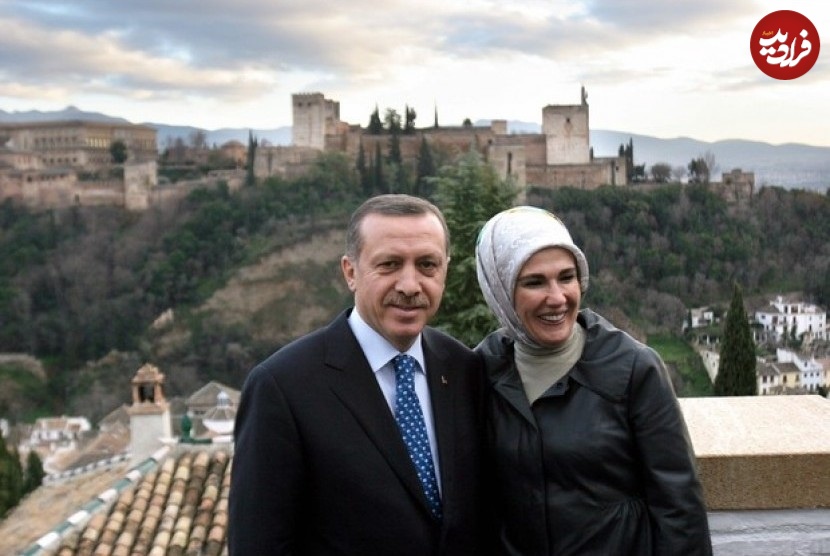 recep-tayyip-erdogan-beserta-istri-_140319125001-362