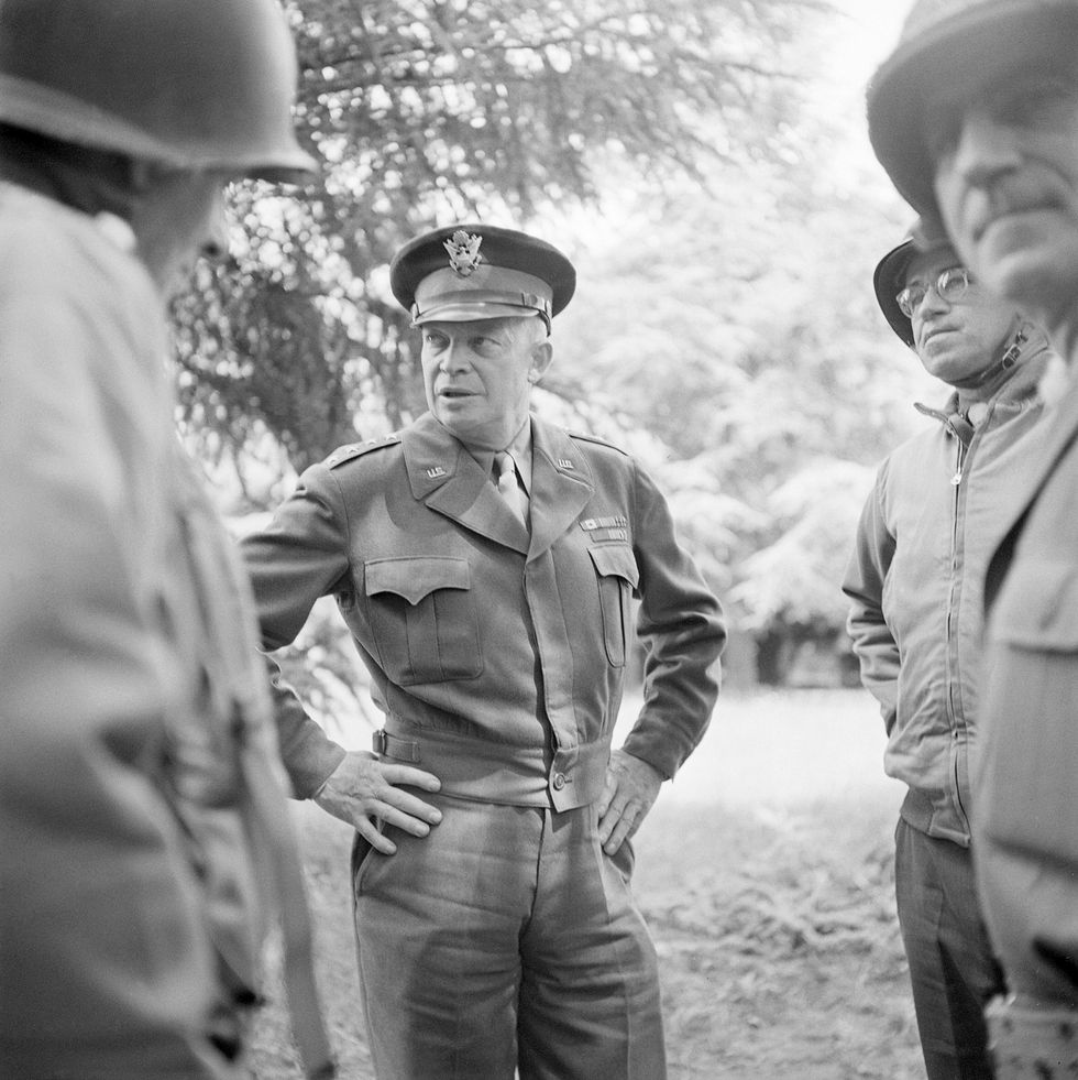 general-dwight-d-eisenhower-talks-with-troops-at-the-news-photo-1701815332