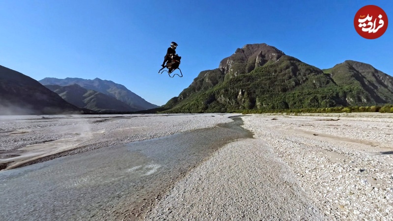 volonaut-airbike-video_dezeen_2364_col_6-1704x959
