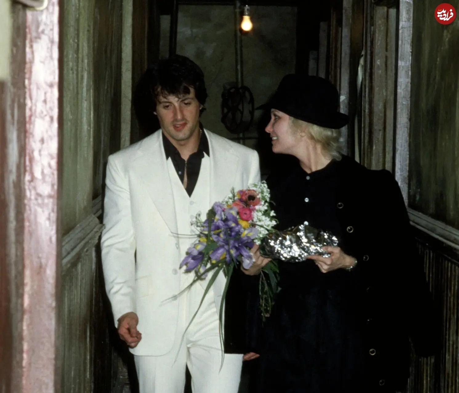 عکس| سفر در زمان؛ «سیلوستر استالونه» در مهمانی پایان فیلم «کوچه بهشت» در کالیفرنیا؛ سال 1356