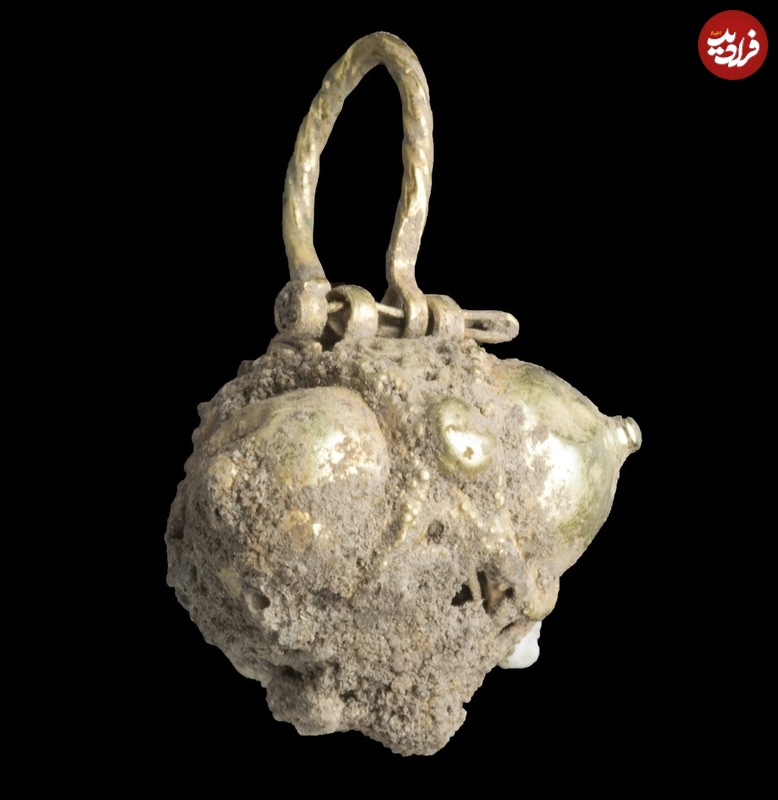 Gold-earing.-Clara-Amit-Israel-Antiquities-Authority