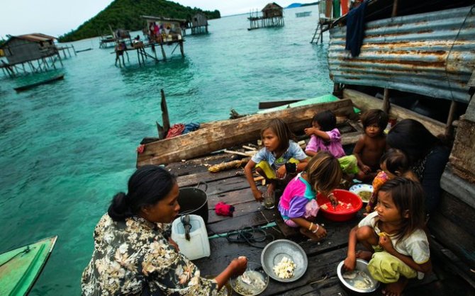 bajau-nomads-sea-862367343