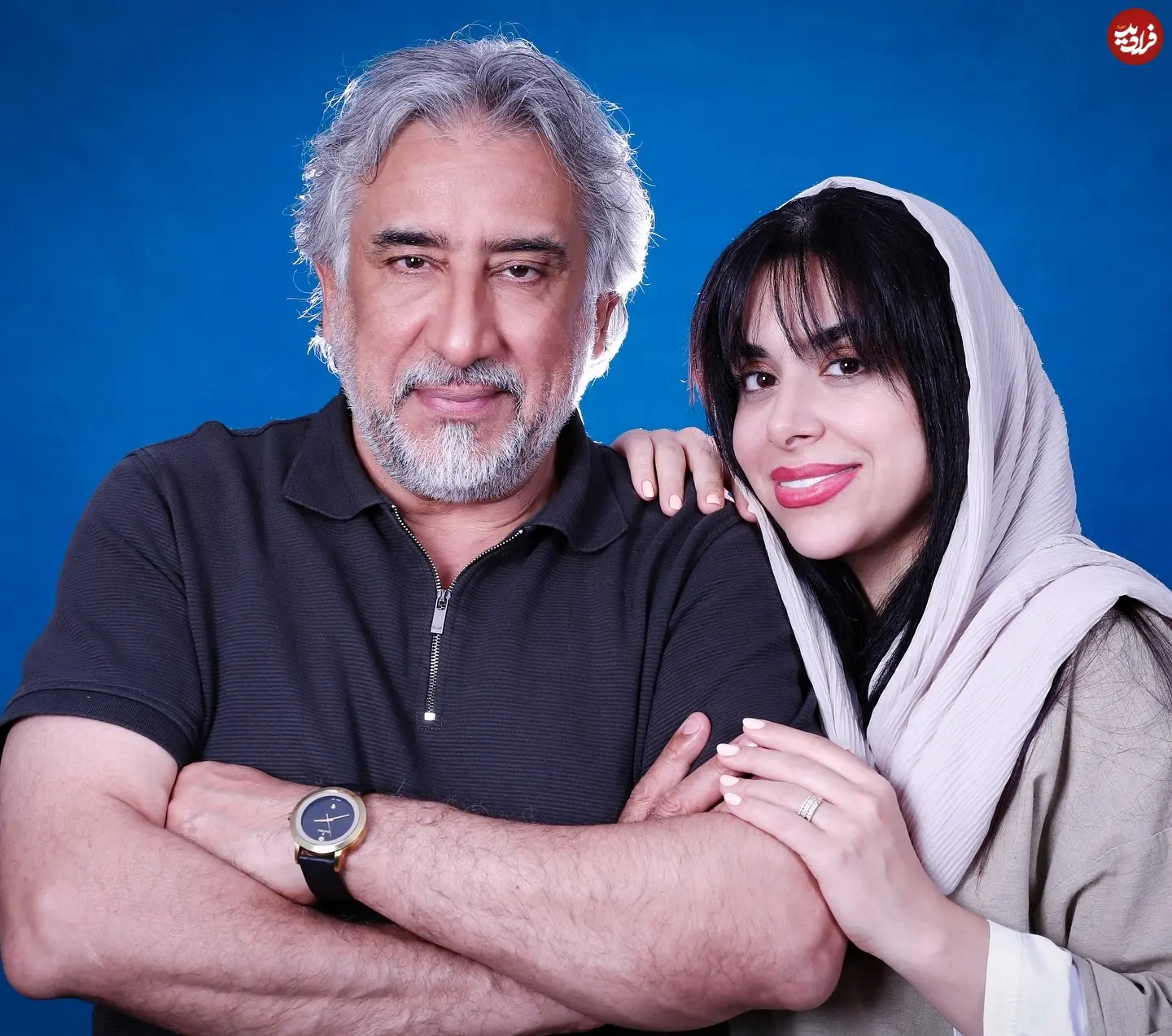 عکس| سفر در زمان؛ علی سریال آینه عبرت بعد ۳۳ سال در کنار دخترش؛ سال ۱۴۰۳