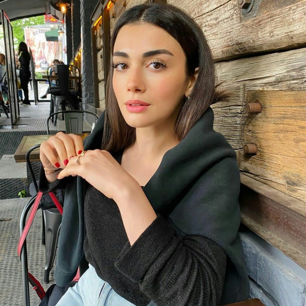 E96KwxyWUAIsHEq-1024x1024