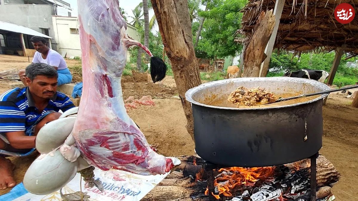 (ویدئو) پخت تماشایی 20 کیلوگرم کاری بز توسط اهالی یک روستا در هند