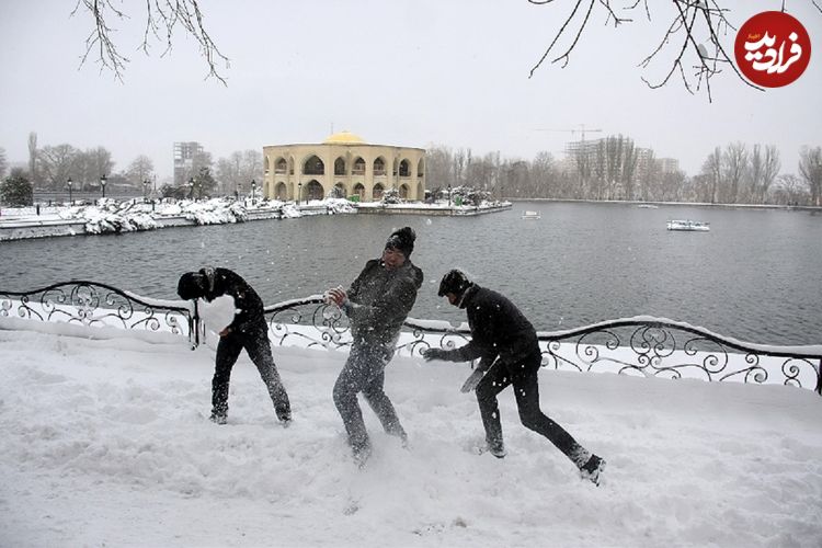 ببینید؛ سفر در زمان؛ حال و هوای دیدنی یک روز برفی تبریز در پاییز دهه ۷۰
