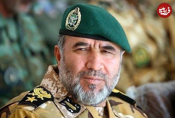 عکس؛ سفر به تاریخ؛ «امیر کیومرث حیدری، فرمانده نیروی زمینی ارتش» در حال خوش و بش با «سردار سلیمانی»