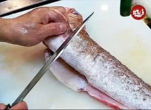 ببینید| غذای خیابانی در ژاپن؛ ماهی کاسک سرخ شده با گل کلم در توکیو