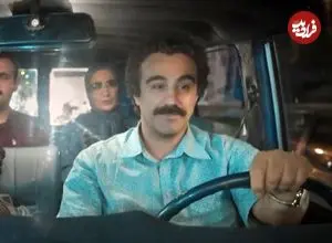 عکس| سفر در زمان؛ «نقی» یک سال بعد سریال پایتخت 7 به همراه پسرش در یک نمایشگاه خودرو