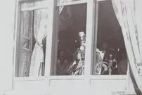 (عکس) وقتی شاه در مراسم رسمی قلیان می‌کشید!