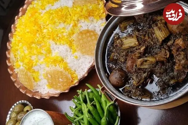 ببینید| غذای روستایی در ایران؛ پخت خورشت کرفس در روستایی سرسبز در شمال