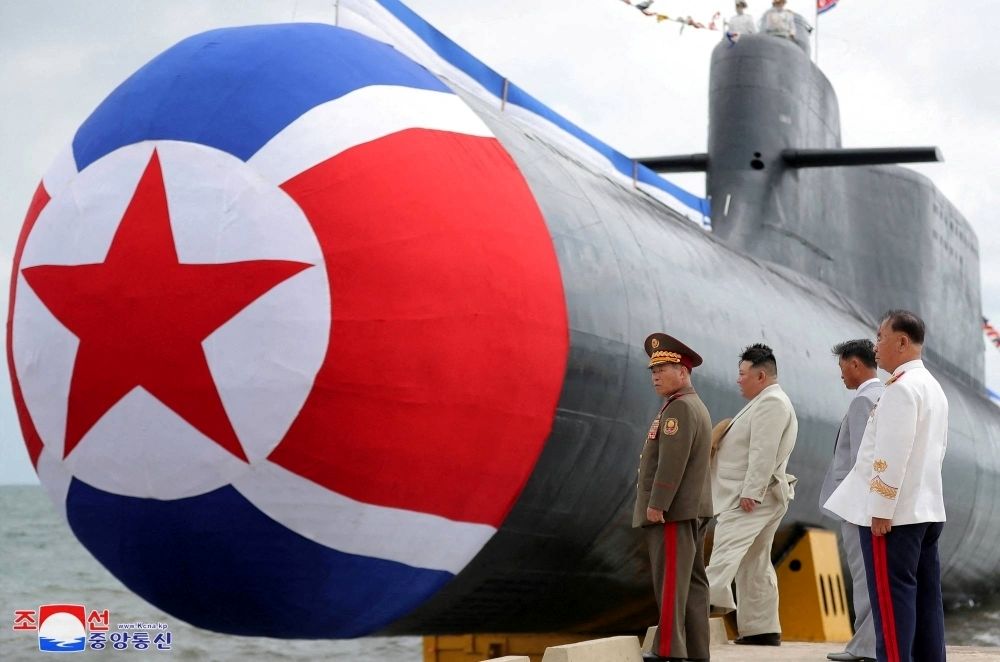 (تصاویر) رونمایی از زیردریایی اتمی کره شمالی