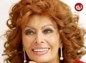 عکس| سفر در زمان؛ «سوفیا لورن 22 ساله» در حال ورود به یک هتل در بروکسل؛ سال 1335