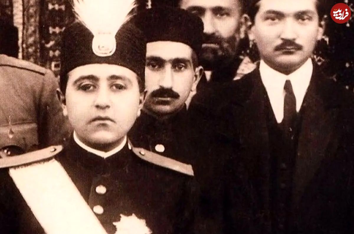 (عکس) «احمدشاه قاجار» به اتفاق «رضاخان» و محمدخان امیرعلایی؛ سال 1292