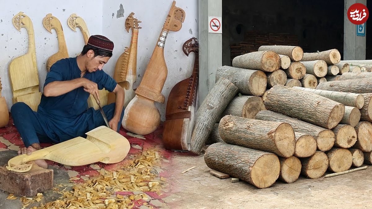 ببینید؛ مراحل دیدنی ساخت ساز رباب (Rabab) از چوب درخت توت در افغانستان