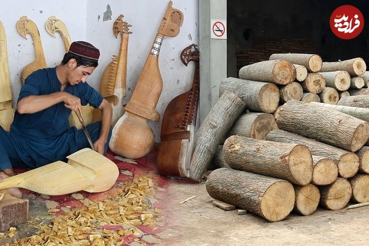 ببینید؛ مراحل دیدنی ساخت ساز رباب (Rabab) از چوب درخت توت در افغانستان