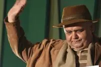 عکس| سفر زمان؛ تیپ و ژست جالب «اکبرعبدی» در «چهار اصفهانی در بغداد»؛ سال ۹۴