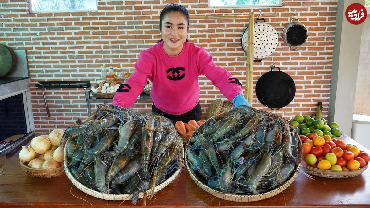 ببینید؛ غذای روستایی در چین؛ پخت یک غذای سنتی با میگو و سبزیجات