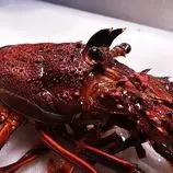 ببینید| غذای خیابانی در کره؛ لابستر کبابی با سبزیجات در سئول