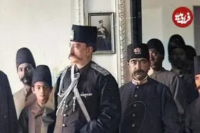 عکس| سفر زمان؛ «ظل‌السلطنه، نوه ناصرالدین شاه» در لباس دامادی در کنار عموهایش