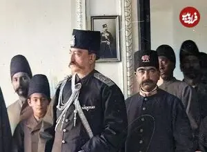 عکس| سفر زمان؛ «ظل‌السلطنه، نوه ناصرالدین شاه» در لباس دامادی در کنار عموهایش