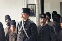 عکس| سفر زمان؛ «ظل‌السلطنه، نوه ناصرالدین شاه» در لباس دامادی در کنار عموهایش