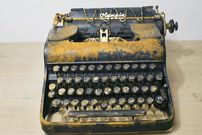 ببینید؛ فرآیند بازسازی و تعمیر یک «ماشین تحریر» کلاسیک و زنگ زده مدل سال 1949