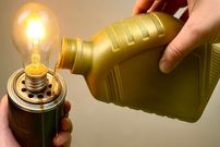 ببینید؛ نحوه ساخت یک شمع و اجاق روغنی خلاقانه با کمک یک لامپ سوخته 