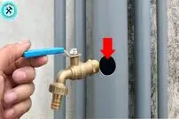 (ویدئو) لوله کش خبر نکنید؛ خودتان به راحتی شیر آب را به لوله پلیکا وصل کنید