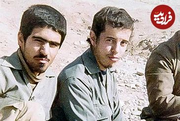 عکس؛ سفر به تاریخ؛ عکس یادگاری «شهید حسن باقری، برادر سرلشکر باقری» با لاستیک پنجر خودرو؛ سال 59