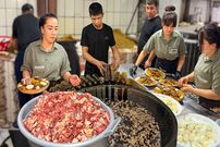 ببینید؛ غذای خیابانی در ازبکستان؛ پخت 300 کیلو سمرقند پلو با گوشت در تاشکند