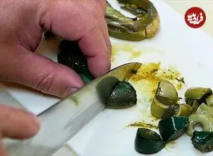 ببینید| غذای خیابانی در ژاپن؛ پخت غذا با حلزون دریایی غول پیکر در اوکیناوا