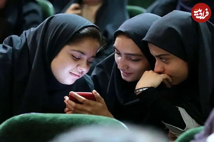 عکس؛ از چالش خطرناک «نهنگ آبی» تا «عقاب خونی»