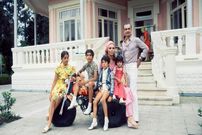 تصاویر؛ سفر در زمان؛ محمد‌رضا پهلوی، فرح دبیا و فرزندانشان تعطیلات تابستانی در دریای خزر، ساحل نوشهر