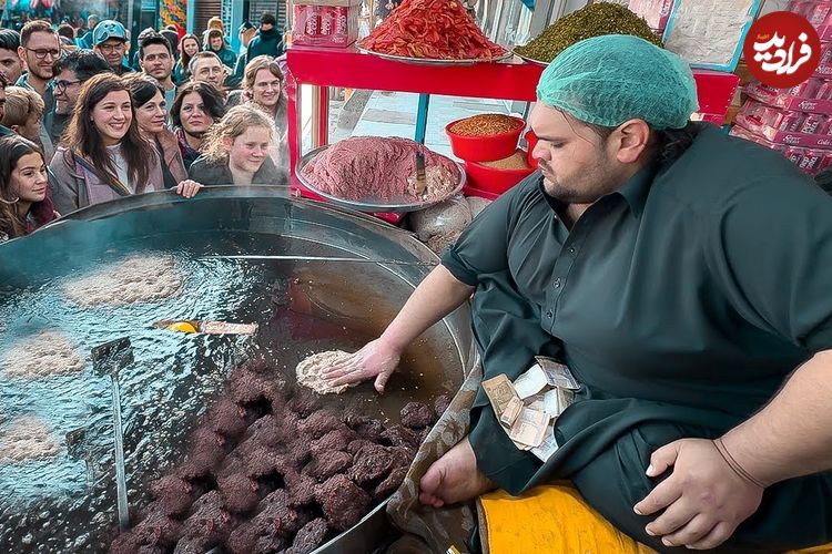 ببینید؛ غذای خیابانی در افغانستان؛ پخت چپلی کباب محبوب افغان ها در کابل