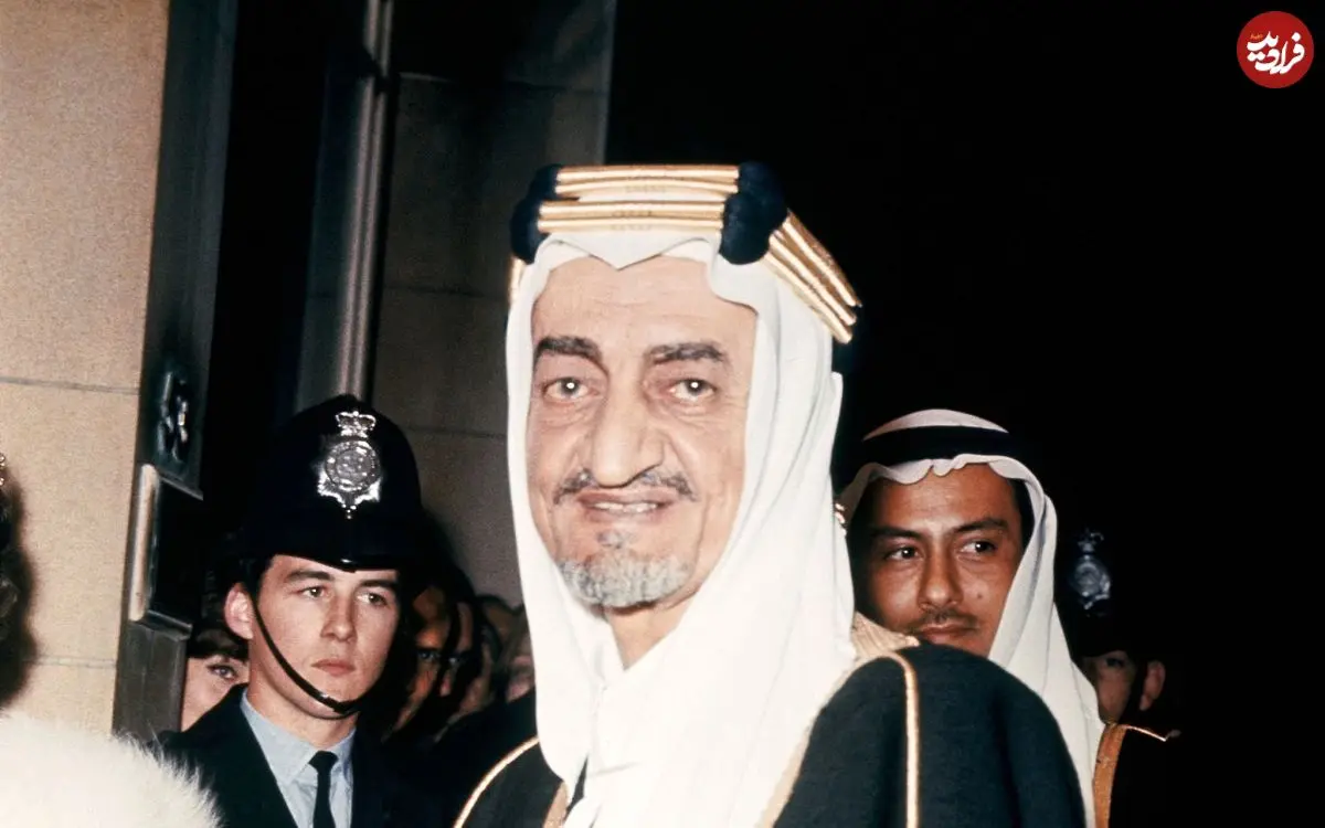 عکس| سفر در زمان؛ دیدار «ملک فیصل، پادشاه عربستان» با رهبر حقوق مدنی آمریکا در مکه؛ سال 1343