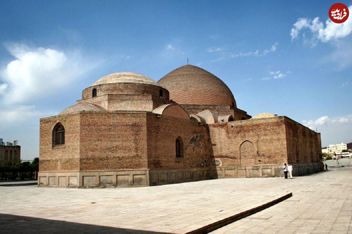 عکس؛ سفر در زمان؛ عصر قاجار، مردم تبریز در کنار ویرانه‌های مسجد کبود