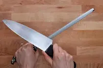 معرفی ۱۰ تکنیک‌ ساده برای تیز کردن چاقو در خانه
