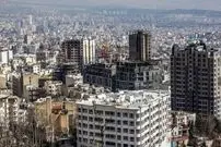 عکس| سفر به تهران قدیم؛ «دو شتر و شتربان» در حال عبور از محله خانی آباد نو؛ سال 56