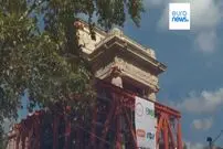 (عکس) اتفاقی باورنکردنی؛ جابه‌جا کردن ساختمان تاریخی برای ساخت مترو