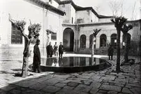 تصاویر؛ سفر به عصر قاجار؛ از «حرکات ورزشی در باران» تا «نمایش بندبازها»