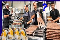 ببینید؛ غذای خیابانی در ایران؛ تهیه کوبیده، جوجه کباب و کباب ترش در تهران