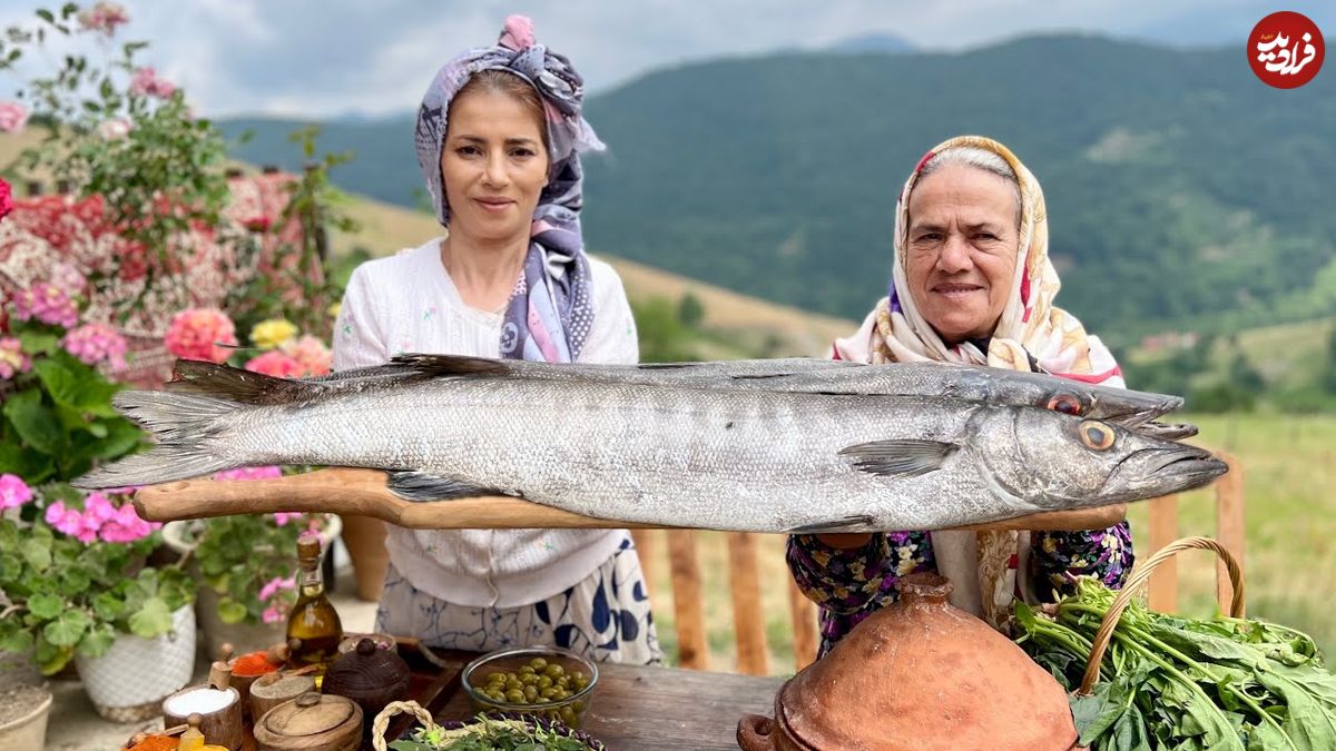ببینید؛ غذای روستایی در گیلان؛ کباب کردن دو ماهی غول پیکر داخل خاک رس