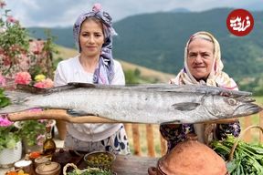 ببینید؛ غذای روستایی در گیلان؛ کباب کردن دو ماهی غول پیکر داخل خاک رس
