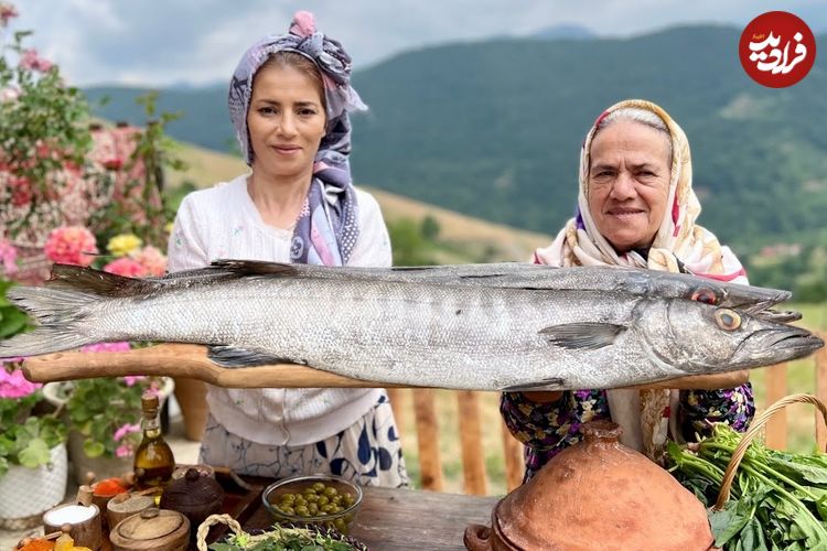 ببینید؛ غذای روستایی در گیلان؛ کباب کردن دو ماهی غول پیکر داخل خاک رس