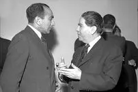 سفر در زمان؛ یادداشت‌های علم، چهارشنبه ۱۶ خرداد ۱۳۵۲: دعوت دولتی مثل شوروی را رد کردیم، مجدّداً با التماس دعوت کرد