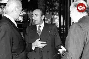 سفر در زمان؛ یادداشت‌های علم، سه‌شنبه ۸ خرداد ۱۳۵۲: گفتم «مهم این است که کامیل شمعون بگوید شاه در قبال کشور‌های عرب، از بذل پول و مساعدت معنوی، دریغ نمی‌فرمایند»