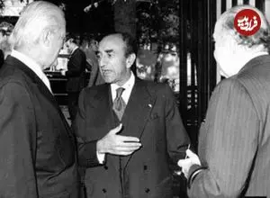 سفر در زمان؛ یادداشت‌های علم، سه‌شنبه ۸ خرداد ۱۳۵۲: گفتم «مهم این است که کامیل شمعون بگوید شاه در قبال کشور‌های عرب، از بذل پول و مساعدت معنوی، دریغ نمی‌فرمایند»